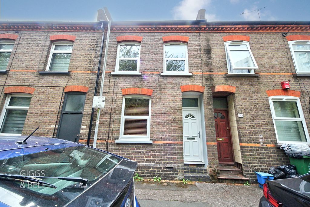 Property photo 1 of 16 5128870