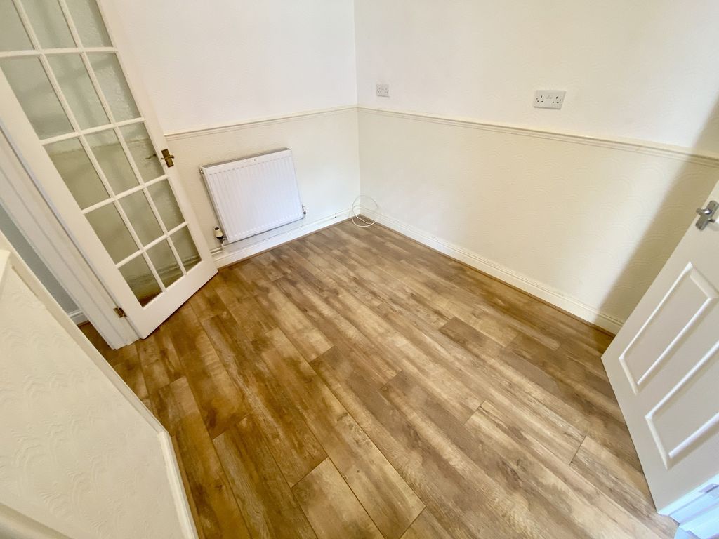 Property photo 3 of 14 Dining Room