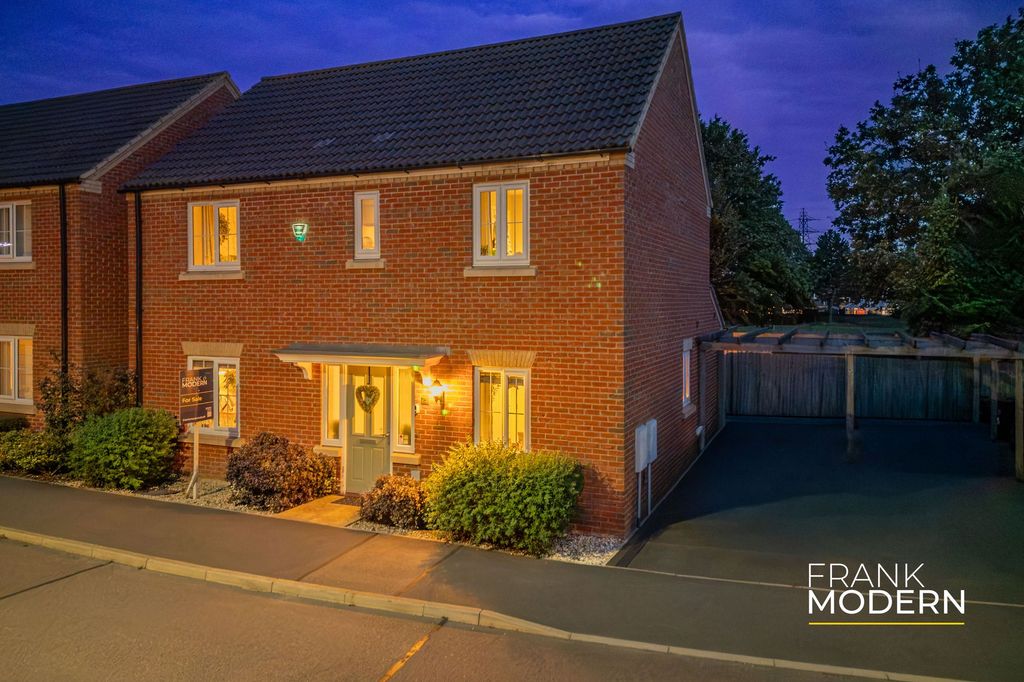 Property photo 1 of 39 Dusk