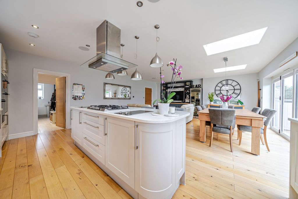 Property photo 3 of 21 1476896-12-6A2Af2...