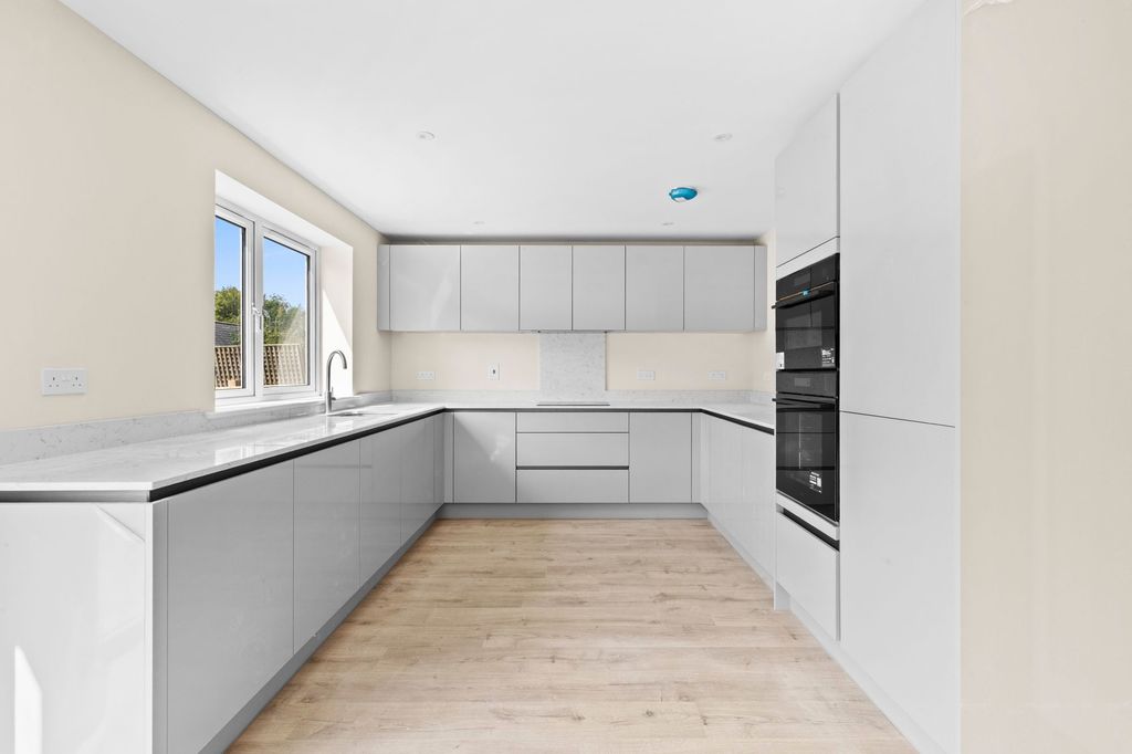 Property photo 3 of 12 Kitchen