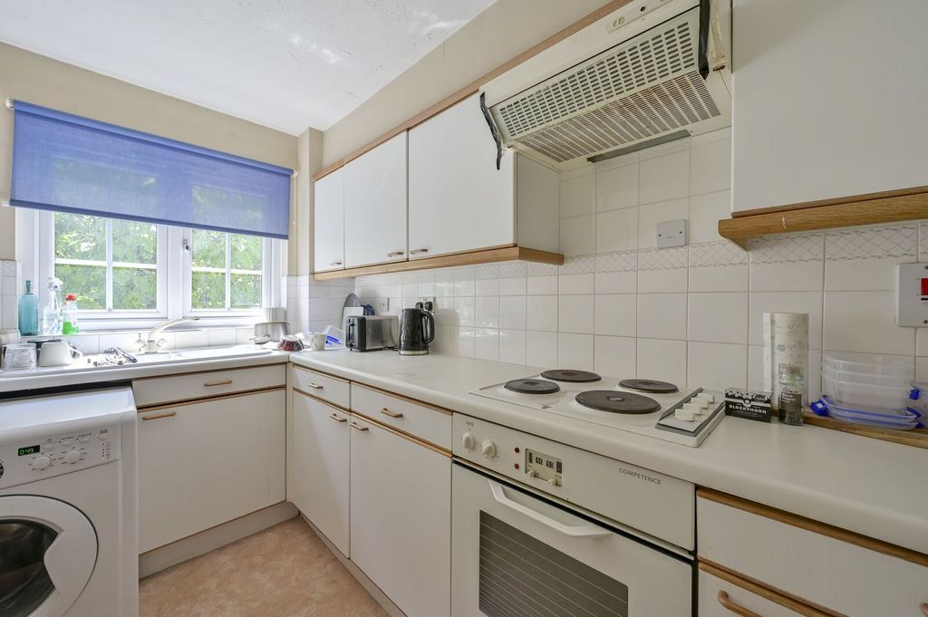 Property photo 2 of 26