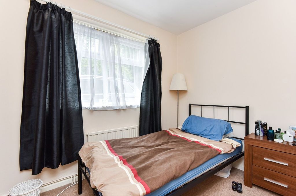 Additional image 6 of 2 bed flat for saleStation Road, Petersfield GU32