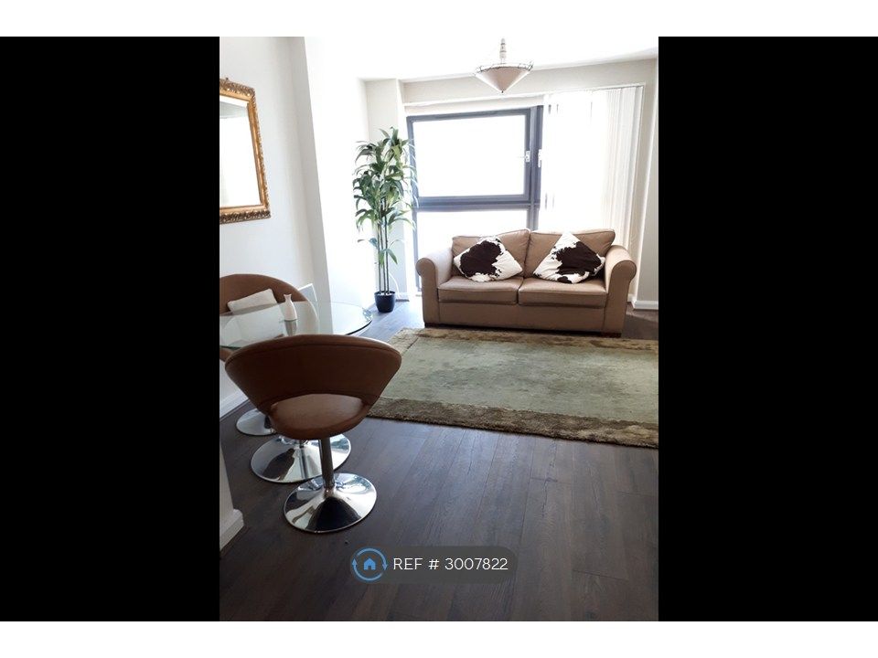 Property photo 1 of 15 Lounge
