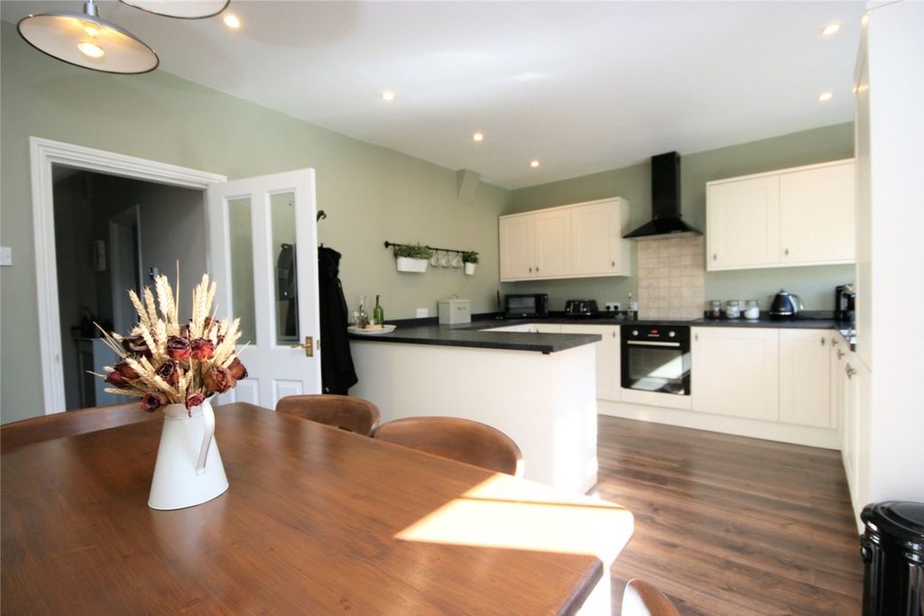 Property photo 2 of 10 Lrg_266 Park Road 3