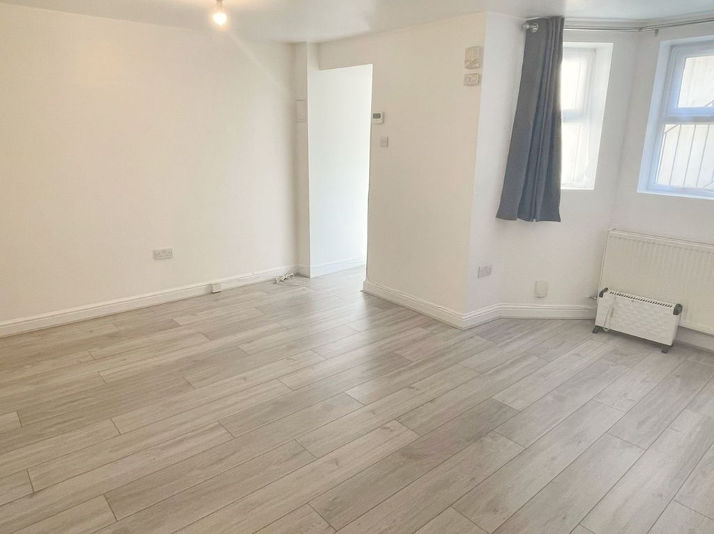 Property photo 3 of 10 Open Plan Living Room/Kitchen