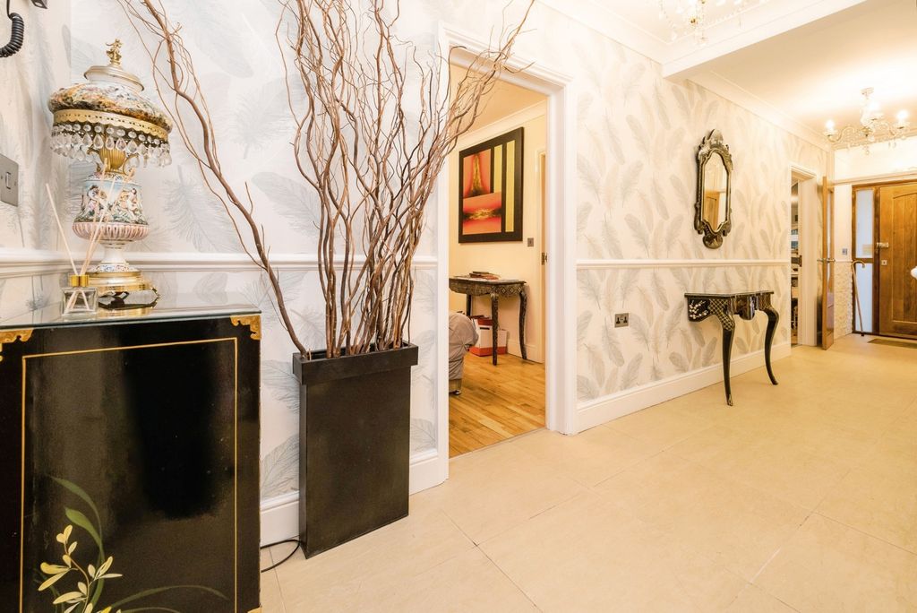 Property photo 2 of 17 Pbox-Img.Jpg