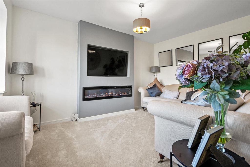 Property photo 3 of 25