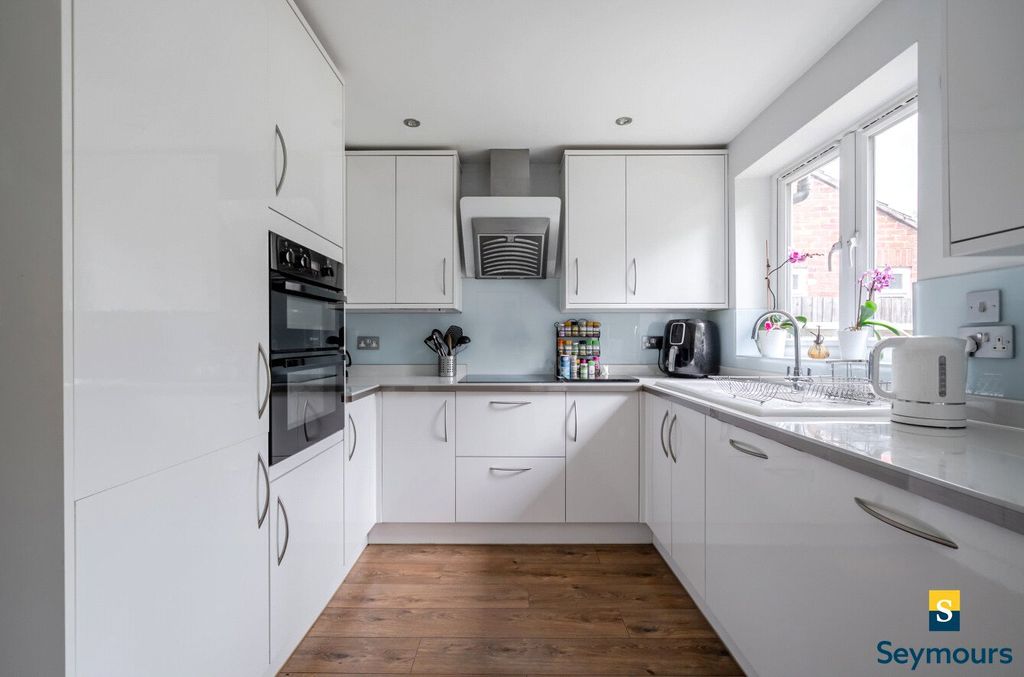 Additional image 9 of 3 bed semi-detached house for saleGuildford, Surrey GU1