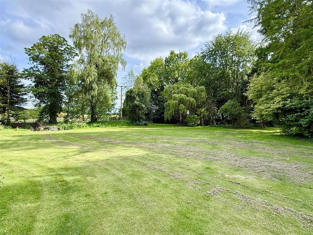 Property photo 3 of 21 Grounds