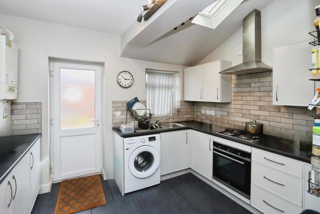 Property photo 3 of 15 Kitchen