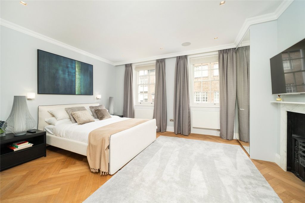 Property photo 2 of 26 Principal Bedroom