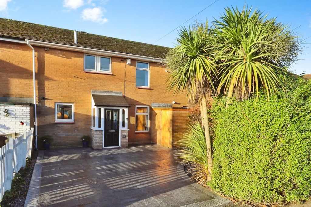 Property photo 1 of 20 Front