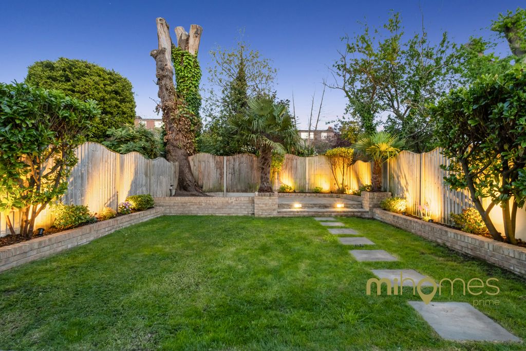 Property photo 2 of 33