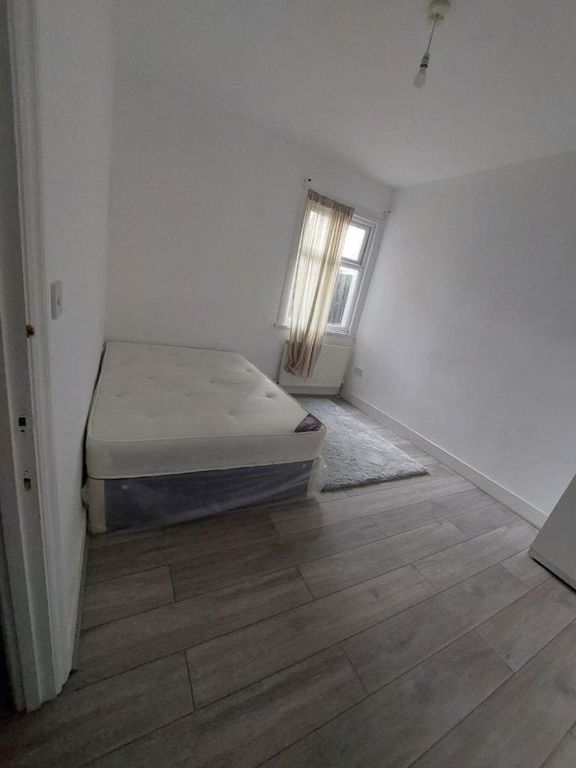 Property photo 1 of 2