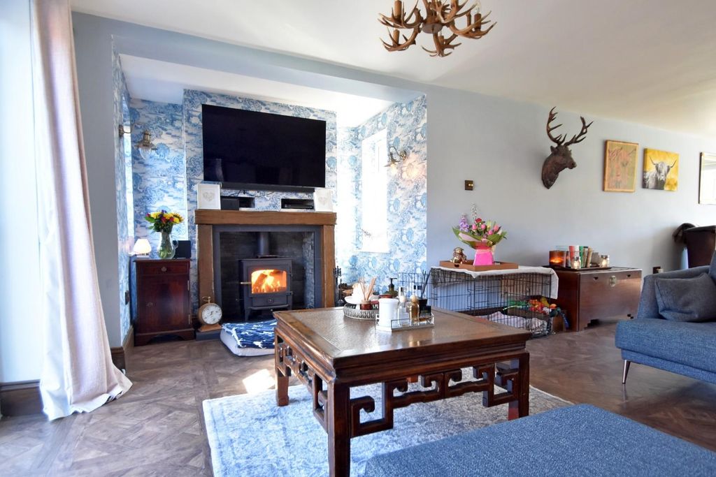 Property photo 3 of 28