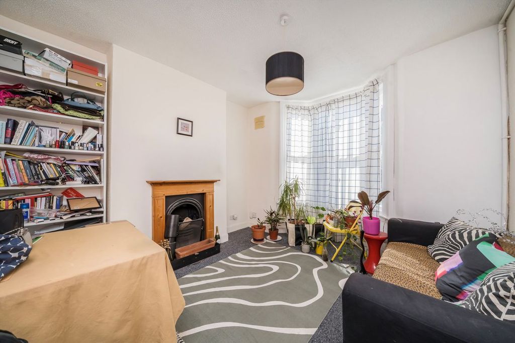Property photo 2 of 5
