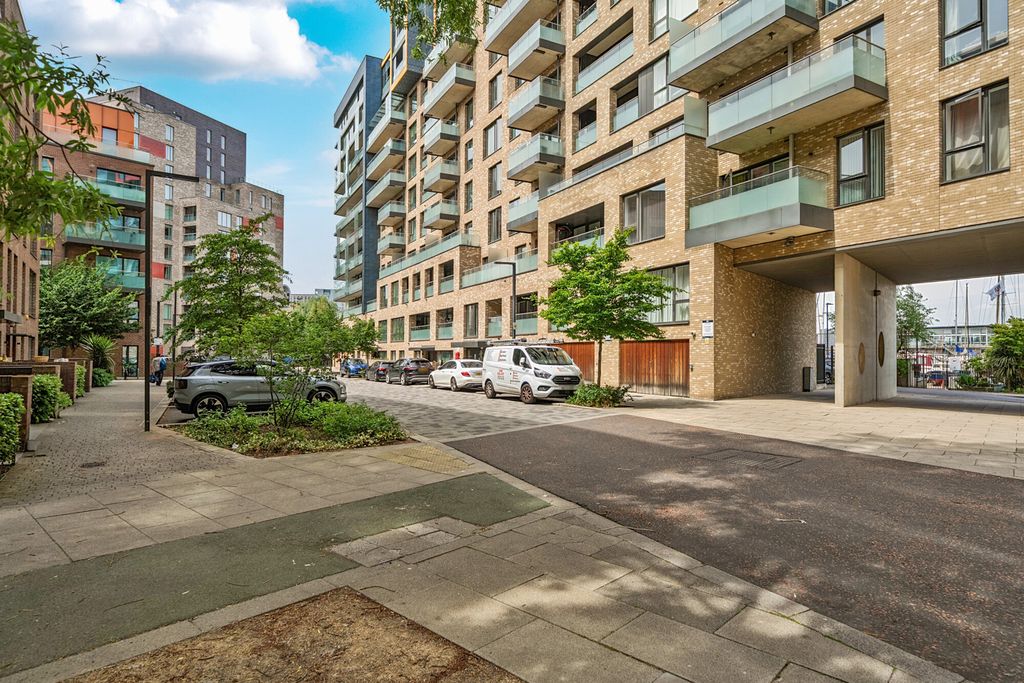 Property photo 2 of 24 1479325-1-6A2Ffe8...