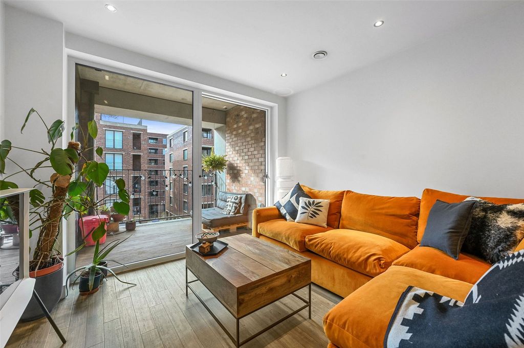 Property photo 3 of 28 Reception