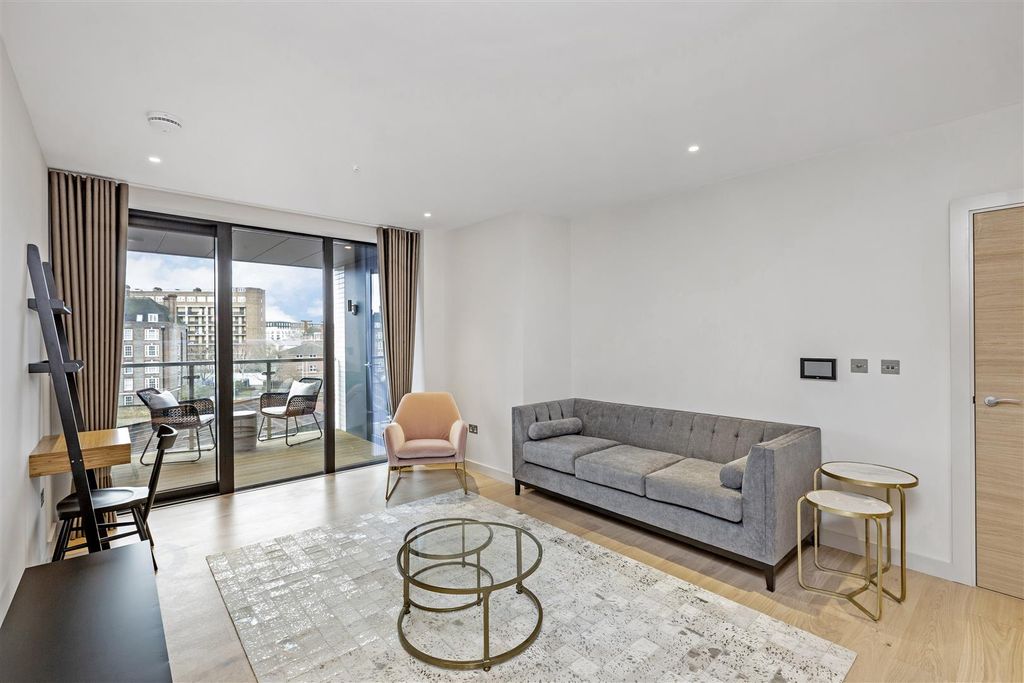 Property photo 2 of 10 Reception