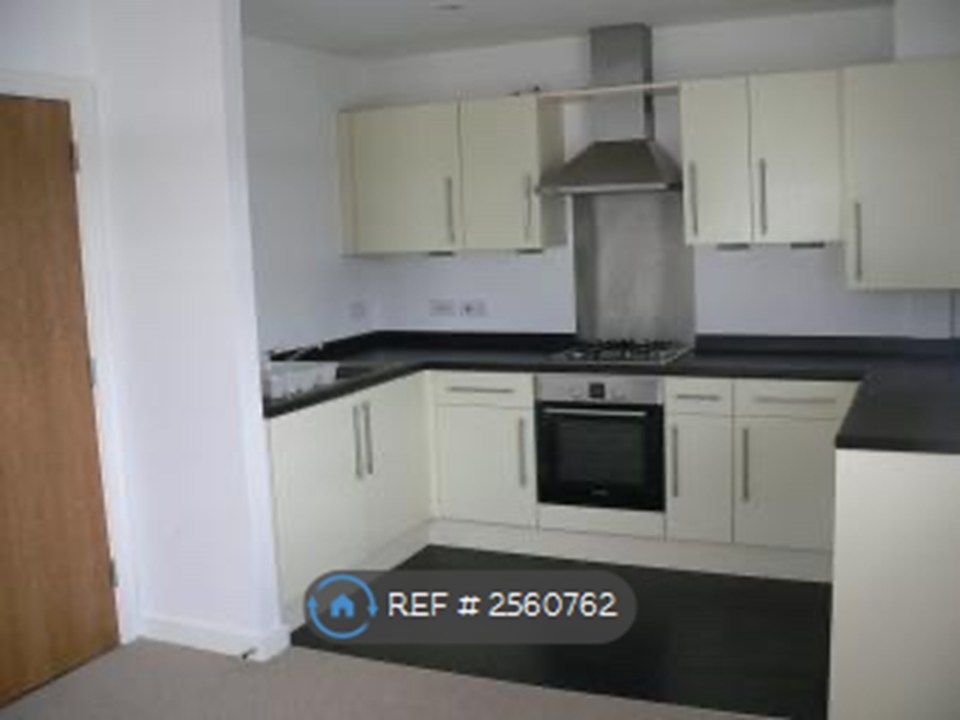Property photo 1 of 4 Kitchen With Gas Hob  And Electric Cooker