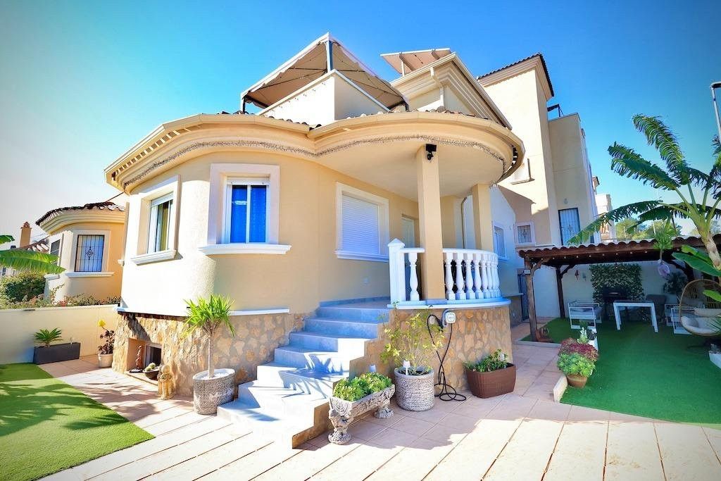 Property photo 1 of 28