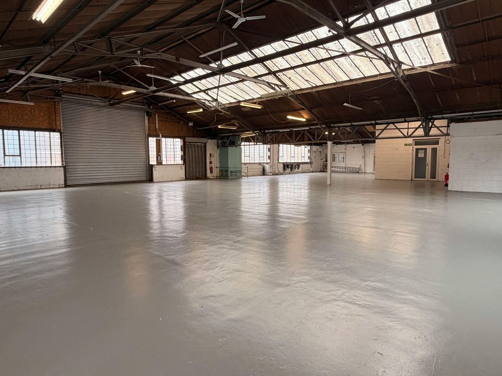 Property photo 2 of 6 Unit 4 Warehouse.Jpg