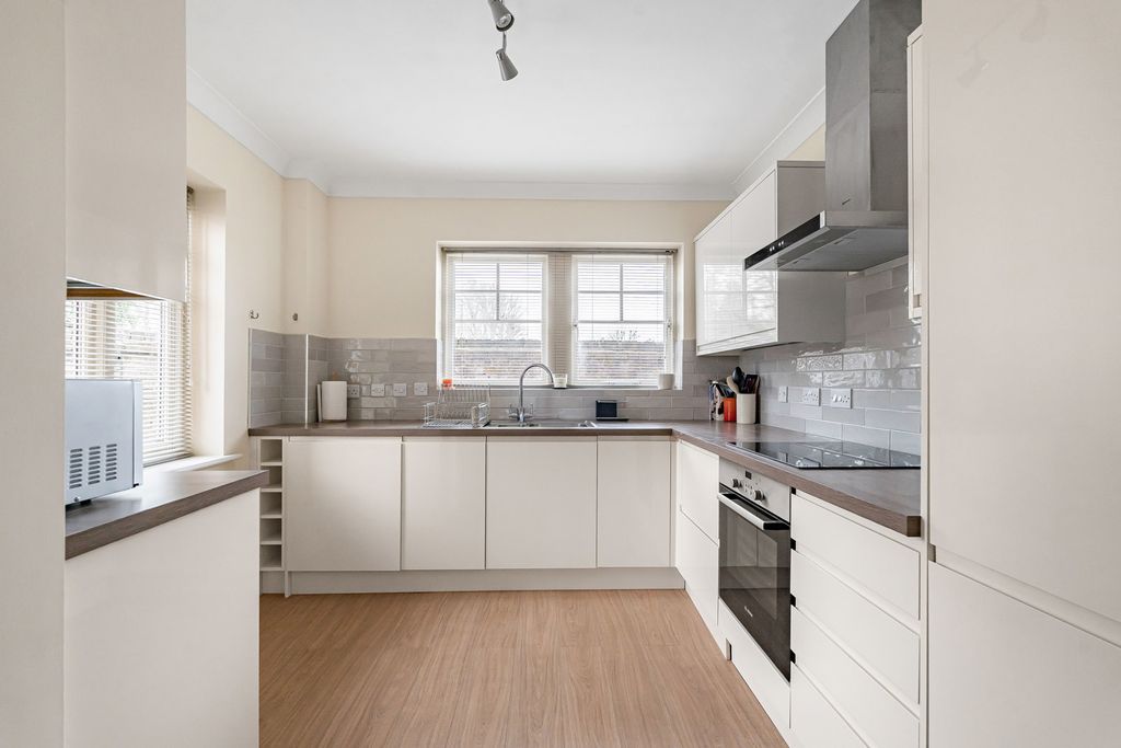 Property photo 3 of 7 Kitchen