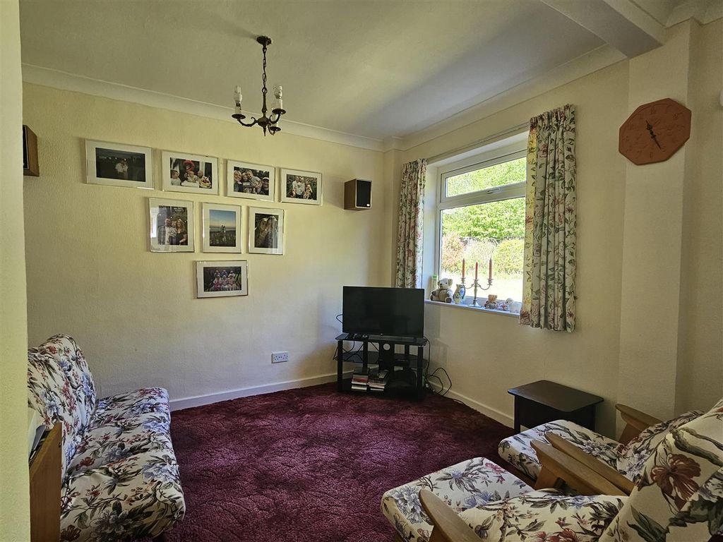 Property photo 3 of 17 .Familyroom.Jpg
