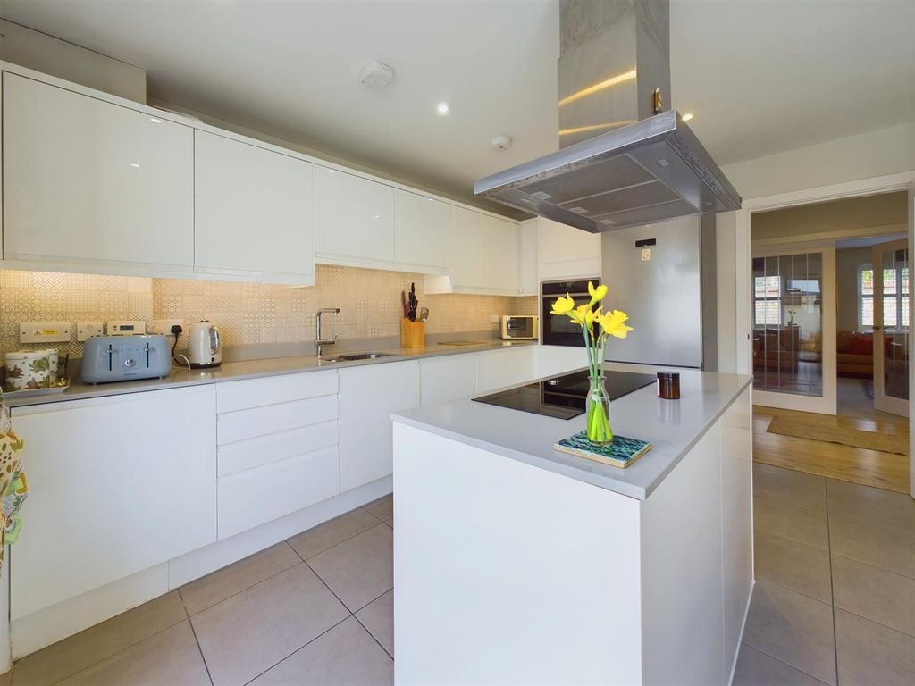 Property photo 3 of 15 Cam01361G0-Pr0295-Still013.Jpg
