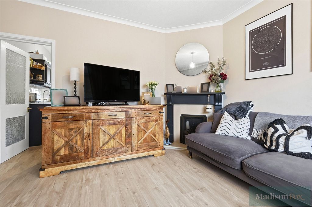 Property photo 3 of 23 Picture No. 35