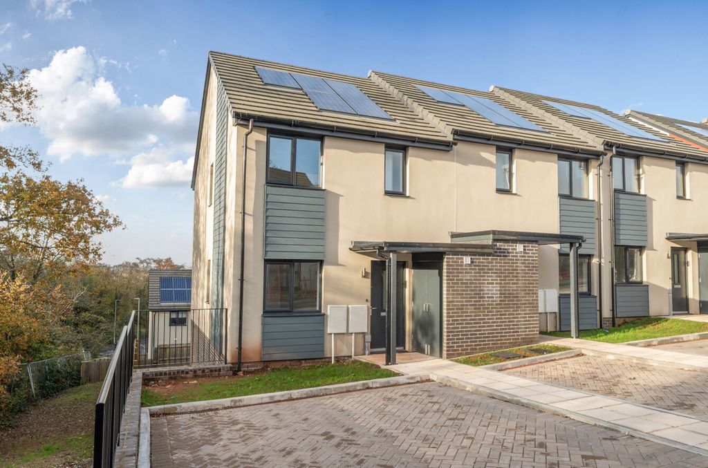 Property photo 1 of 10 1375796-7-690Cdb8...