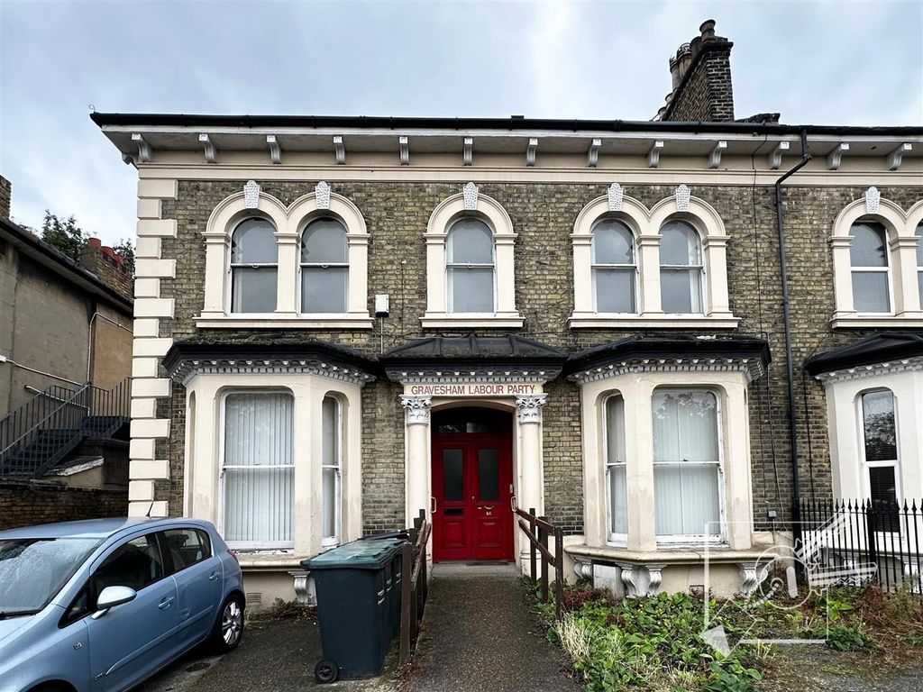 Property photo 1 of 17 External