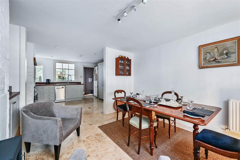 Property photo 3 of 25 22 Croft Road Tn34 (18).Jpg
