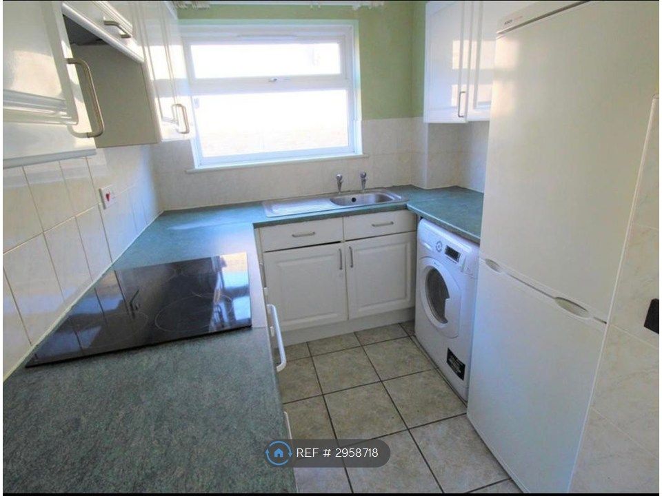 Property photo 3 of 7 Kitchen