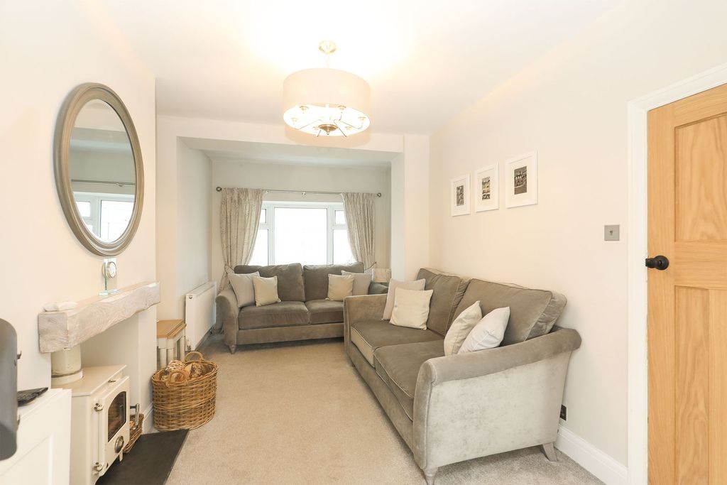 Property photo 2 of 25