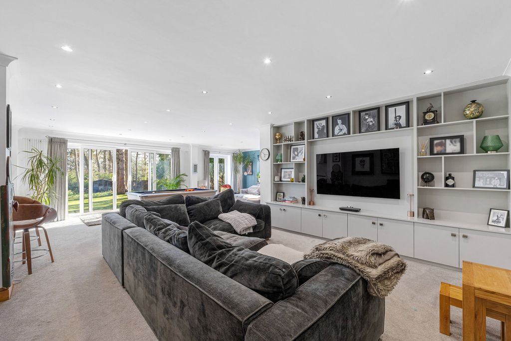 Property photo 3 of 27