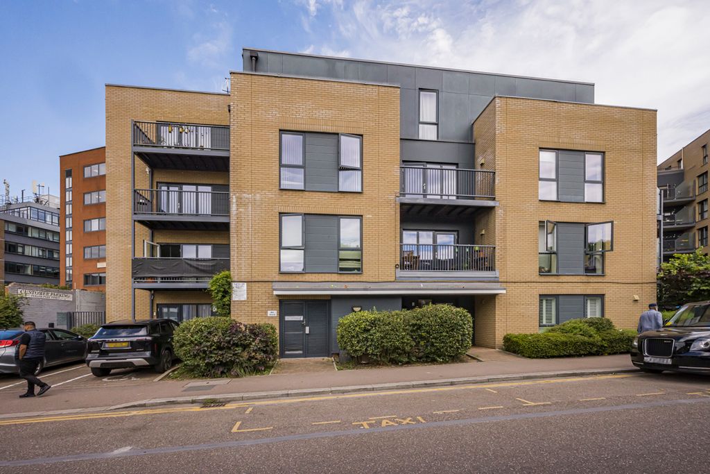 Property photo 1 of 15 11,45 The Point 45 Clarence Avenue -014