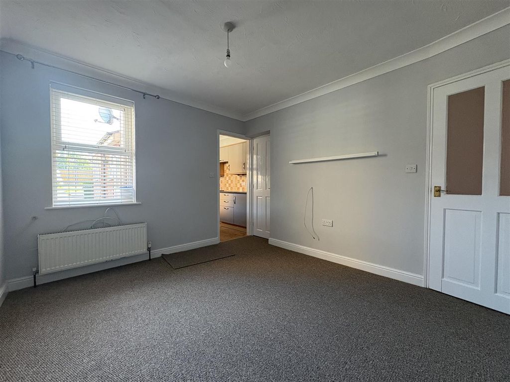 Property photo 3 of 17 Dining Room