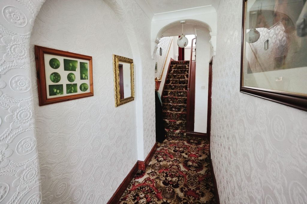 Property photo 2 of 12 Pbox-Img.Jpg