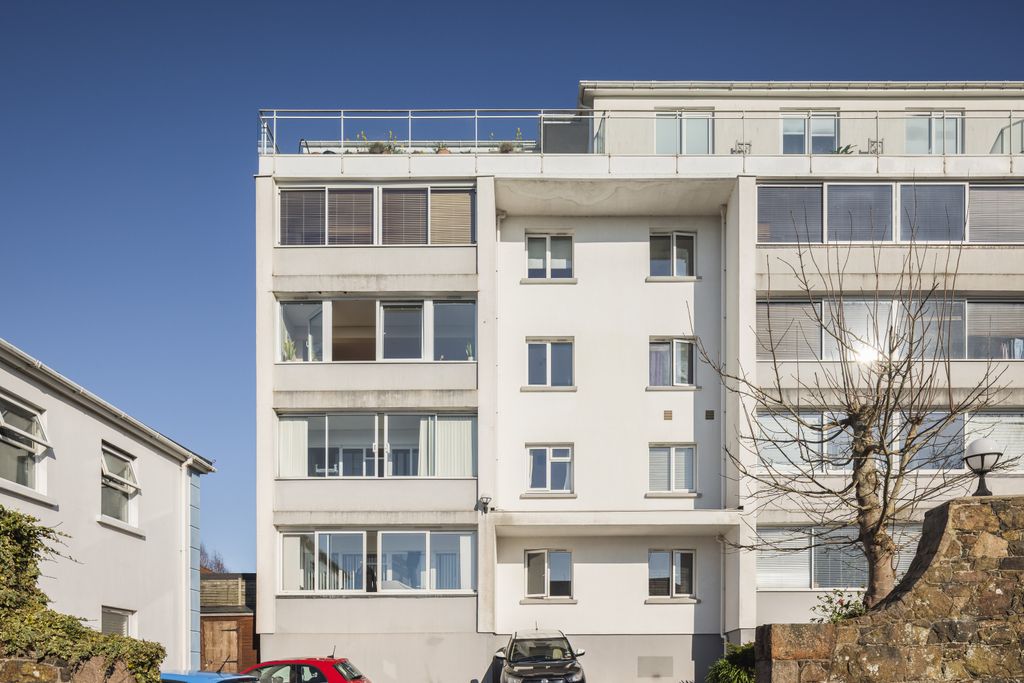 Property photo 3 of 20