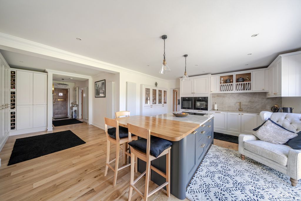 Property photo 3 of 26