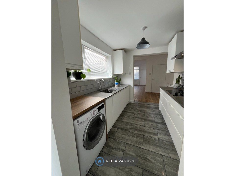 Property photo 3 of 35 Kitchen