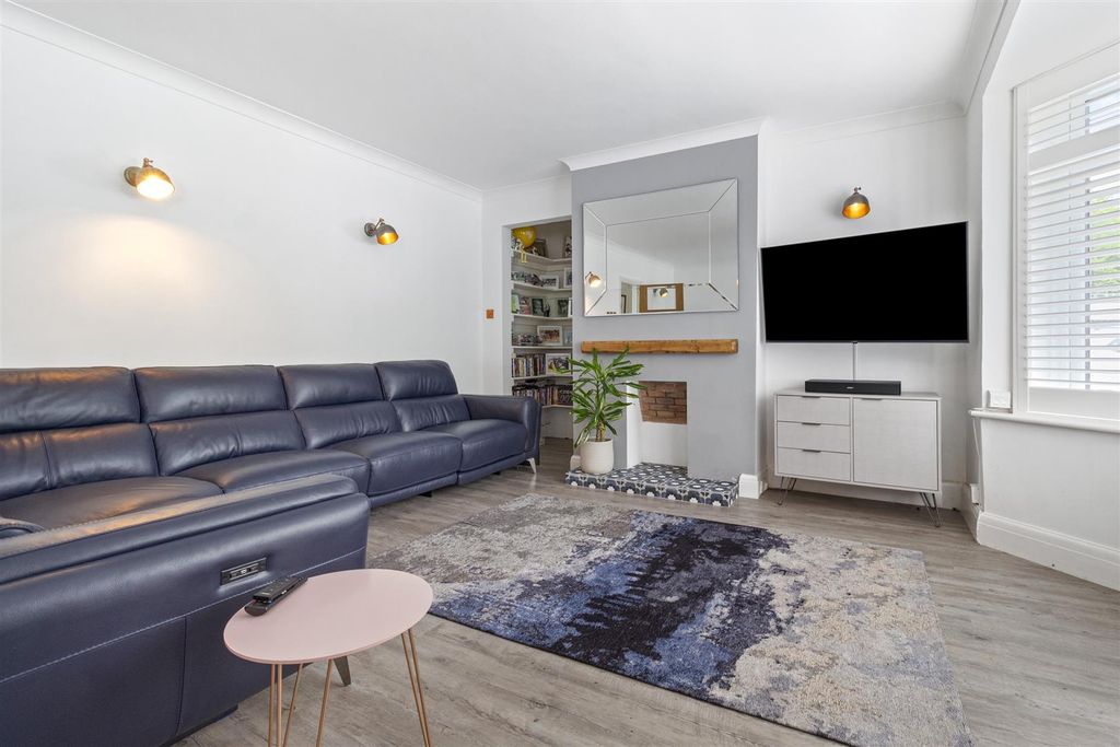 Property photo 3 of 29 Chesswood Road, 41-001.Jpg