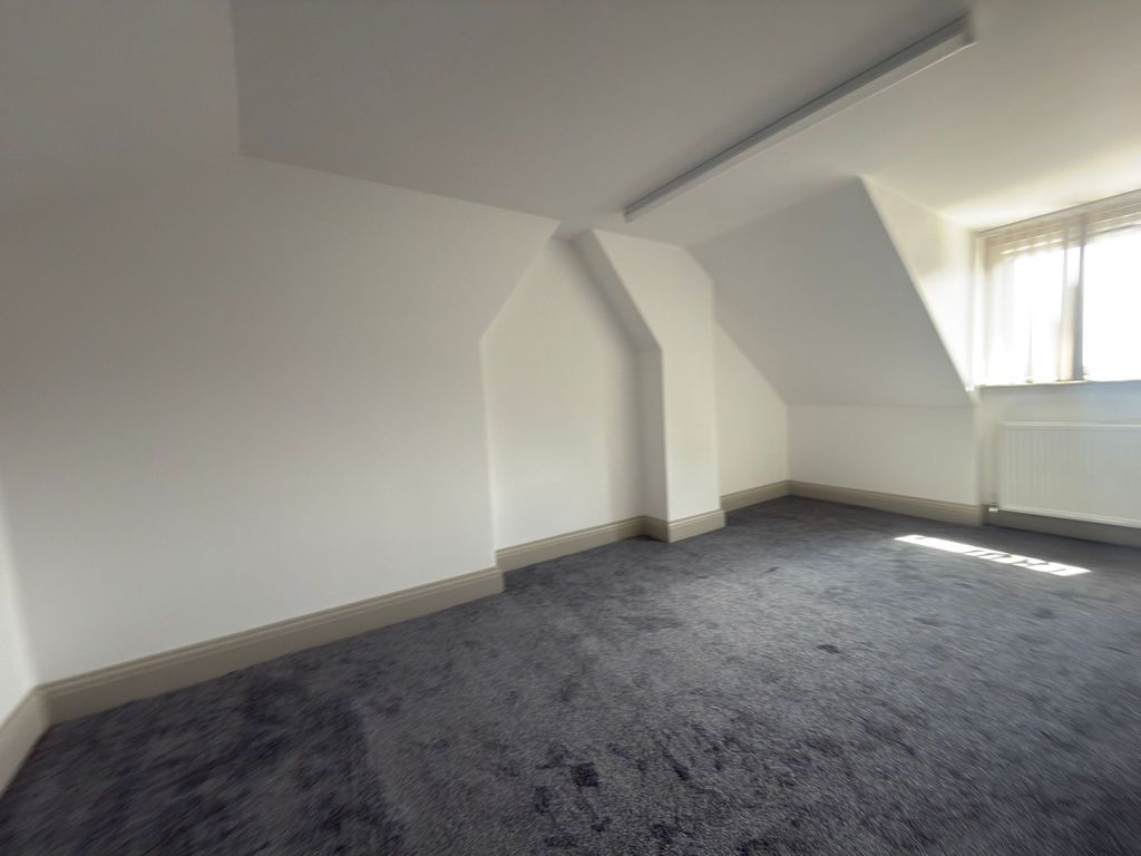Property photo 1 of 11 Three/Four Bedroom Split Level Flat Close To High Street Ilford- £2400 Pcm