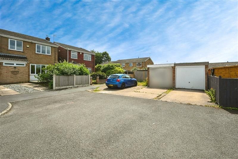 Property photo 2 of 21 Garage