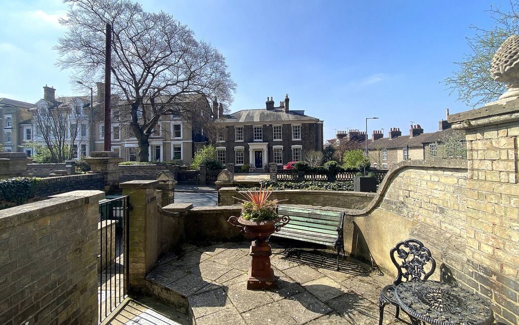 Property photo 2 of 7 Photo 07