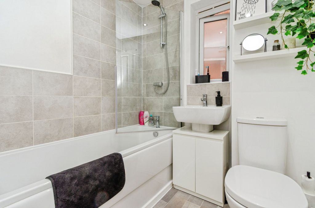 Property photo 2 of 17 Photo