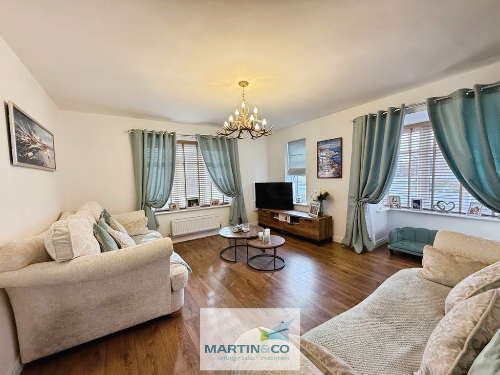 Property photo 2 of 41 Lounge 2