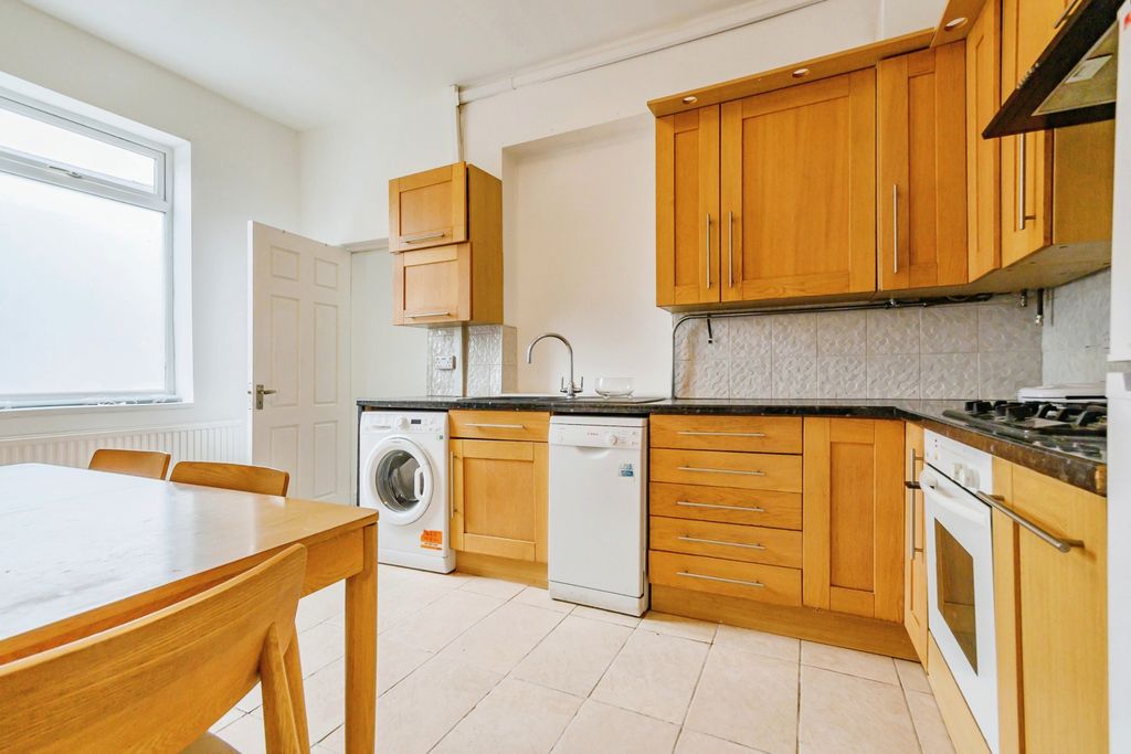 Property photo 3 of 15 Kitchen